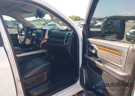 2023 Ram 2500 Laramie 4X4 6'4 Box z USA, uszkodzony, nr VIN 3C6UR5FJ6PG530782